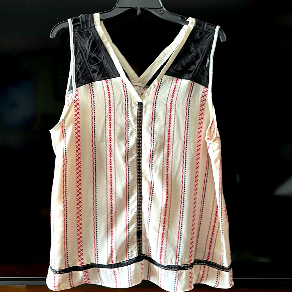 Stitch & Lace V Neck Tank XL